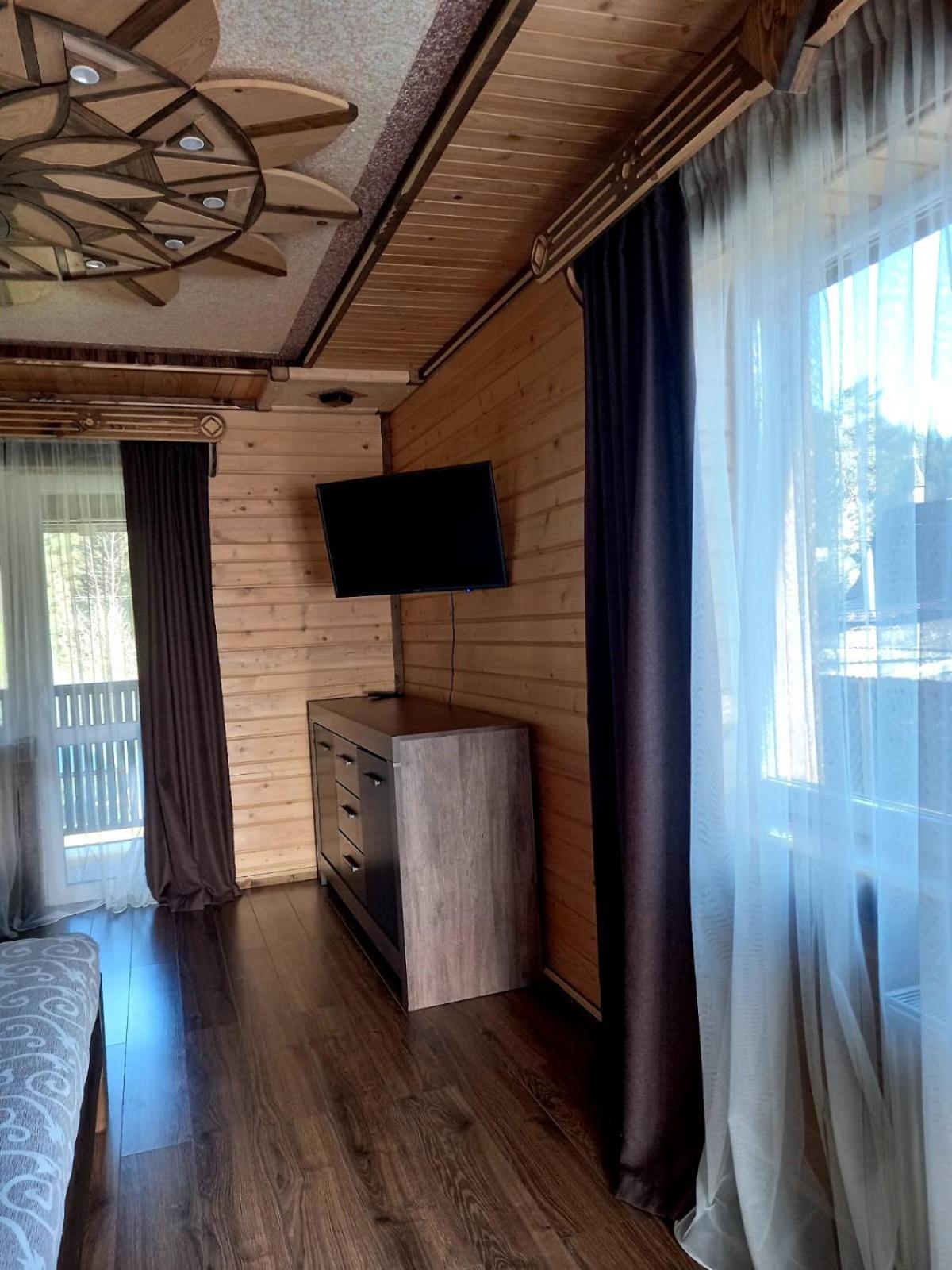 Voyage Hotel Tatariv Buitenkant foto